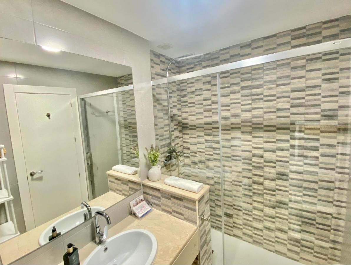 Apartamentos Turisticos Castillo Del Vigia ตอร์เรโมลิโนส ภายนอก รูปภาพ