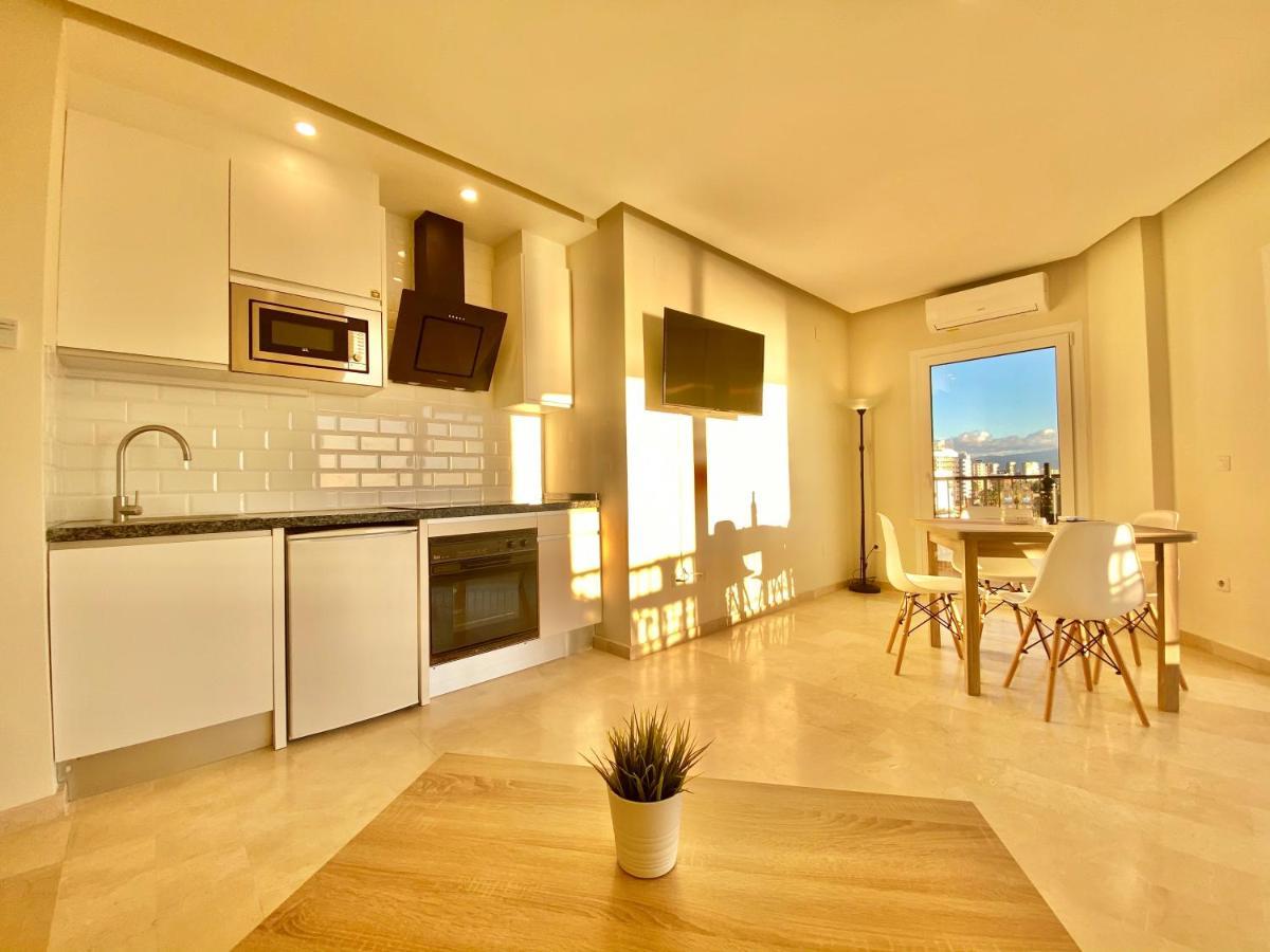Apartamentos Turisticos Castillo Del Vigia ตอร์เรโมลิโนส ภายนอก รูปภาพ