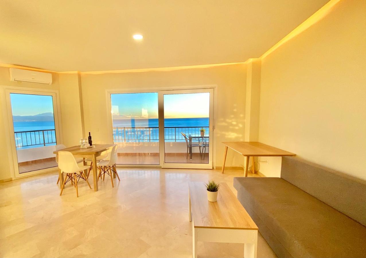 Apartamentos Turisticos Castillo Del Vigia ตอร์เรโมลิโนส ภายนอก รูปภาพ