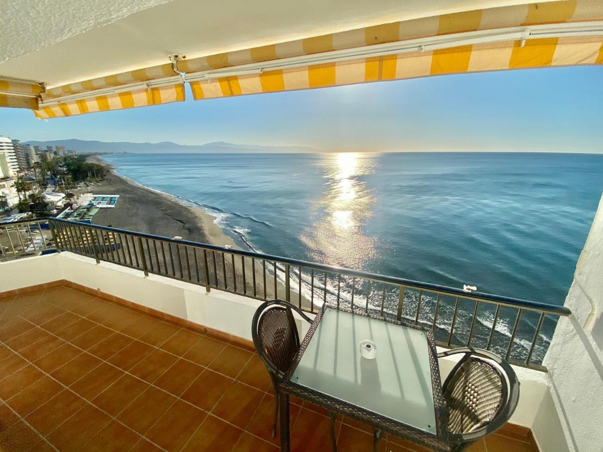 Apartamentos Turisticos Castillo Del Vigia ตอร์เรโมลิโนส ภายนอก รูปภาพ