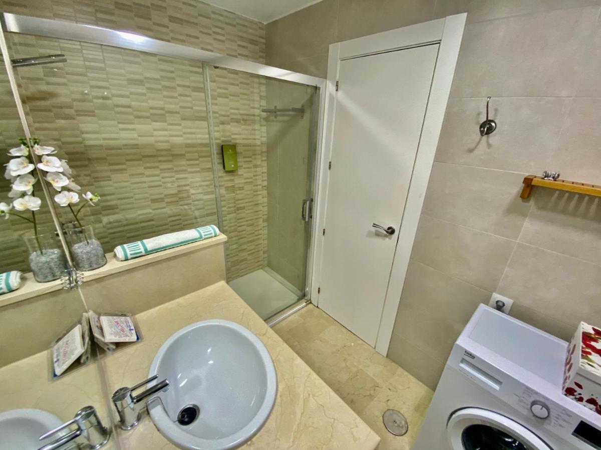 Apartamentos Turisticos Castillo Del Vigia ตอร์เรโมลิโนส ภายนอก รูปภาพ