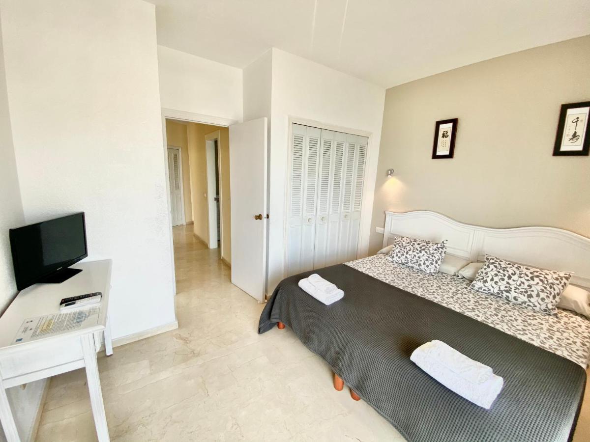 Apartamentos Turisticos Castillo Del Vigia ตอร์เรโมลิโนส ภายนอก รูปภาพ