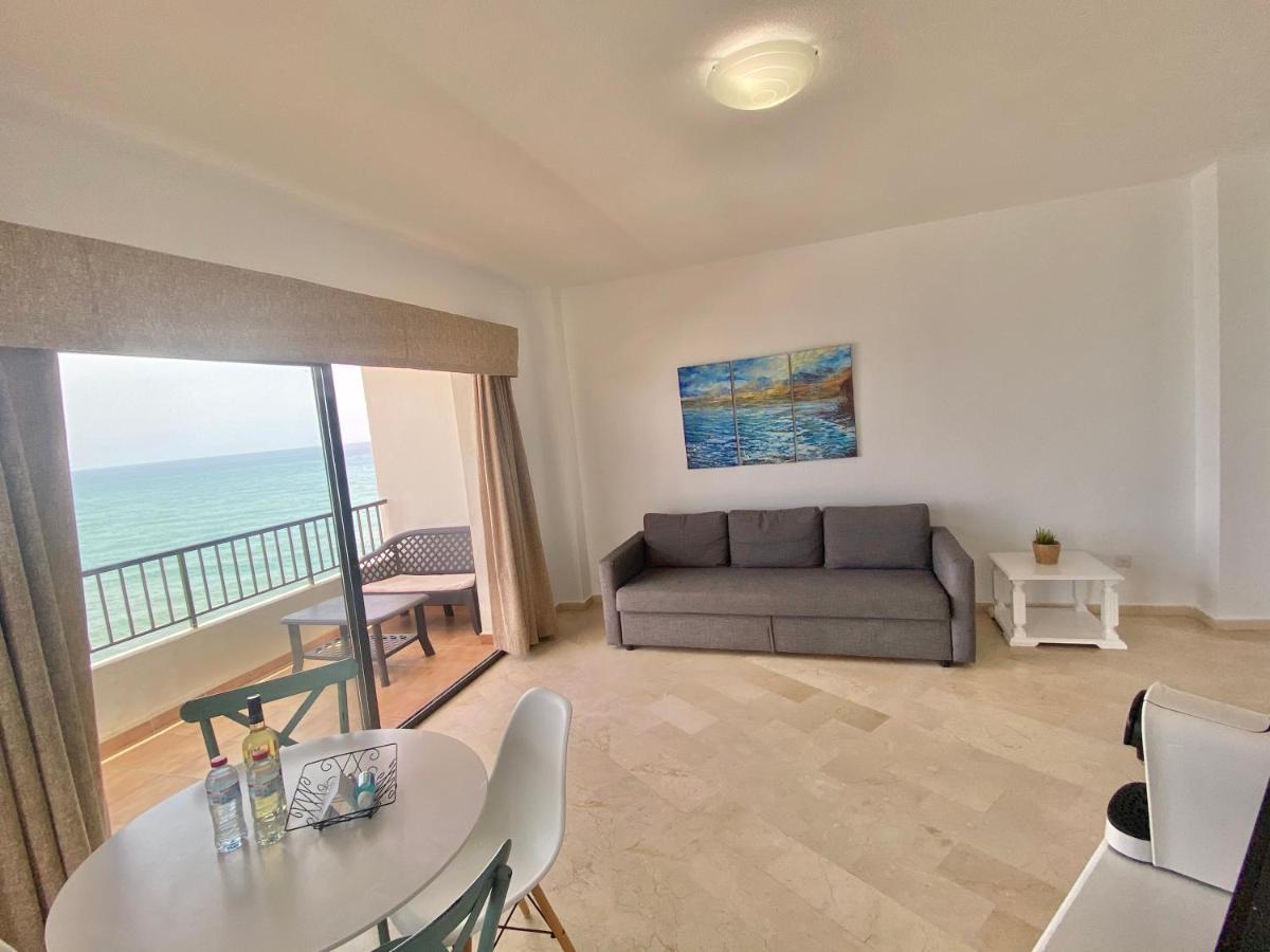 Apartamentos Turisticos Castillo Del Vigia ตอร์เรโมลิโนส ภายนอก รูปภาพ