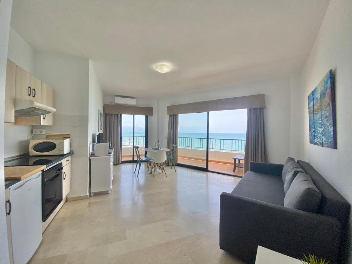 Apartamentos Turisticos Castillo Del Vigia ตอร์เรโมลิโนส ภายนอก รูปภาพ